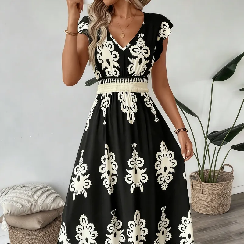 🌸🌟A dress that makes you shine – with a V-neck