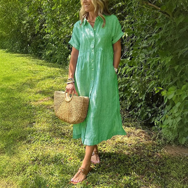 New button-up dress with striped flaps at the bottom | With functional pockets